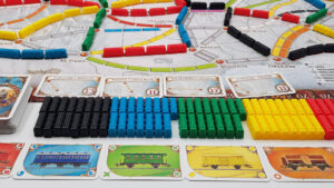 Juego de Mesa Aventureros al Tren y 150 Fundas Mayday Premium - Imagen 3