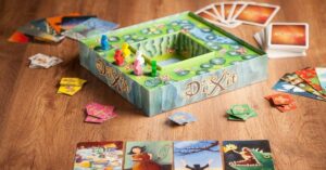 Juego De Mesa Dixit Clásico y 100 Fundas Mayday Premium - Imagen 6