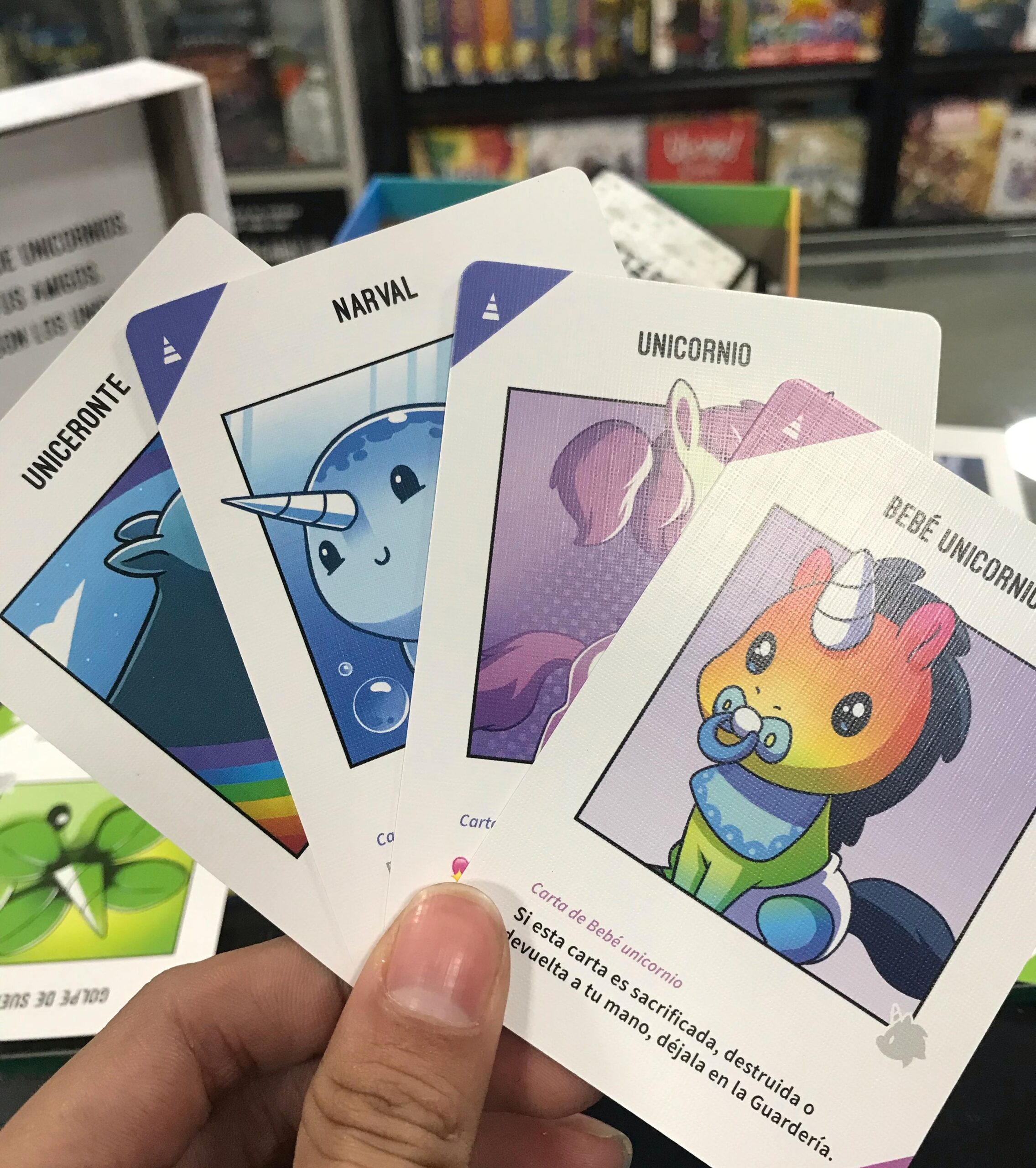 Juego de Mesa Unstable Unicorns y 135 Fundas Mayday Estándar - Imagen 8